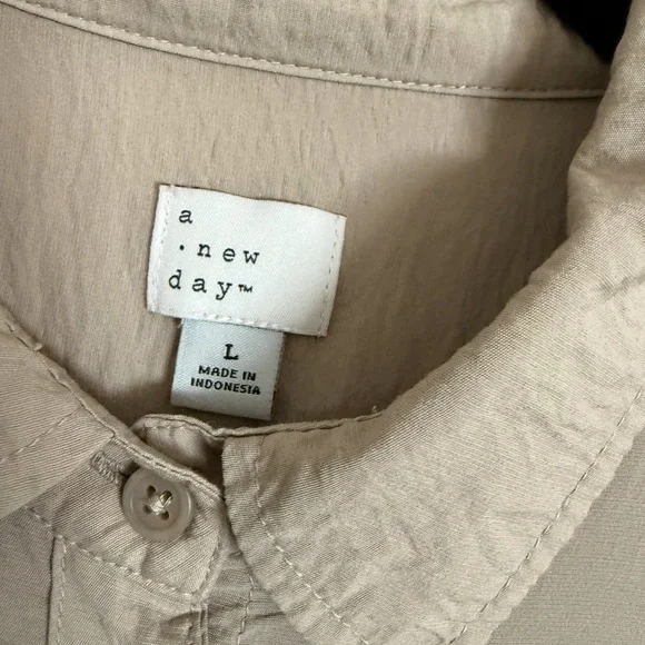Classic Button Down Satin Finish collared blouse womens size large neutral tan - Picture 3 of 6